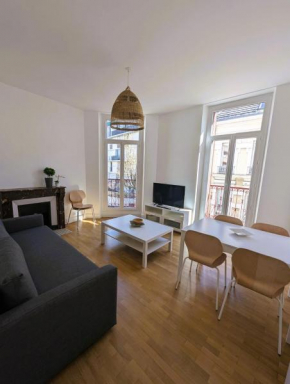 102 - Appart rénové avec grand salon et 1 chambre - Tram et Clinique Mutualiste à 1 min